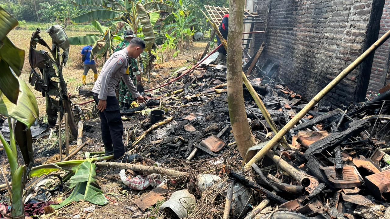 Jemput Anak ke Sekolah, Rumah di Wonokerto Pekalongan Malah Dilalap Api