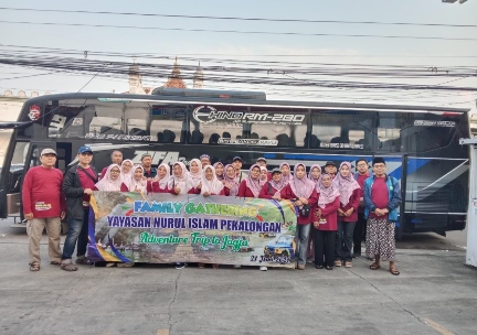 Family Gathering ke Yogyakarta, Yayasan Nurul Islam Kota Pekalongan Perkuat Soliditas dan Kekeluargaan Antar Pendidik