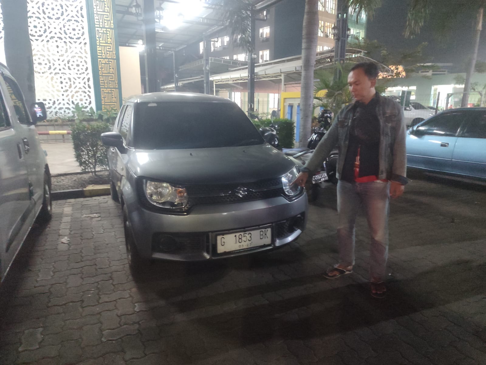 Dua Hari Tak Bisa Dihubungi, Pria 64 Tahun Ditemukan Meninggal di Dalam Mobil Depan Masjid Pekajangan